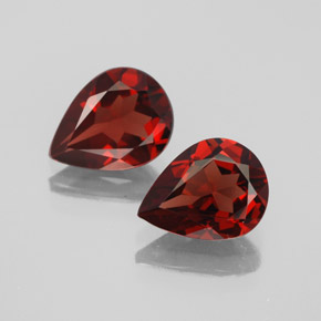 Achetez naturel ct Rouge foncé Grenat Almandin gems, En forme de poire, En provenance Madagascar chez GemSelect. En stock, livraison internationale!