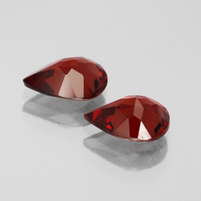 Achetez naturel ct Rouge foncé Grenat Almandin gems, En forme de poire, En provenance Madagascar chez GemSelect. En stock, livraison internationale!