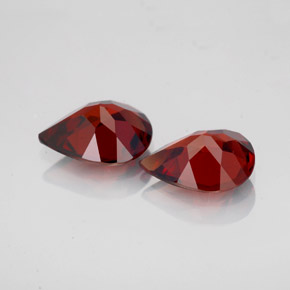 Achetez naturel ct Rouge foncé Grenat Almandin gems, En forme de poire, En provenance Madagascar chez GemSelect. En stock, livraison internationale!