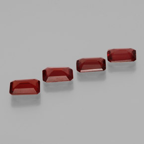 Achetez naturel ct Rouge foncé Grenat Almandin gems, Taille émeraude, En provenance Madagascar chez GemSelect. En stock, livraison internationale!