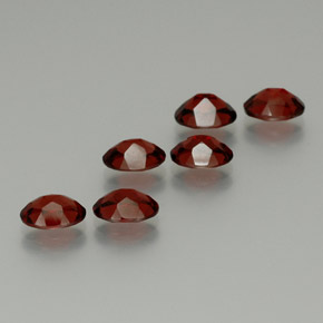 Achetez naturel ct Rouge foncé Grenat Almandin gems, Coupe ovale, En provenance Madagascar chez GemSelect. En stock, livraison internationale!