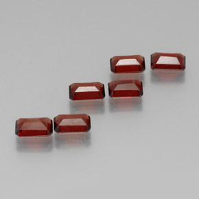 Achetez naturel ct Rouge Grenat Almandin gems, Taille émeraude, En provenance Madagascar chez GemSelect. En stock, livraison internationale!