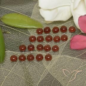 Shop natural 4.17ct Rouge moyen Grenat Almandin gems, Tour, from Madagascar at GemSelect. In stock, global shipping!