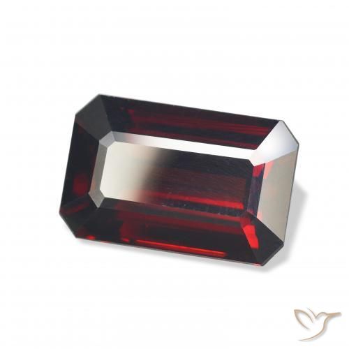 Grenat Almandin Rouge foncé naturelle Octogone / coupe Émeraude, 10.32 ct, VVS-VS