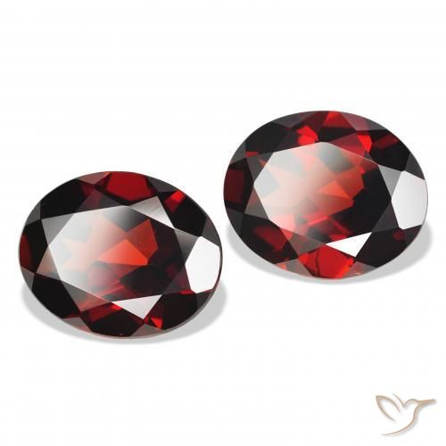 Shop natural 7.87ct Rouge foncé Grenat Almandin gems, ovale, from Mozambique at GemSelect. In stock, global shipping!