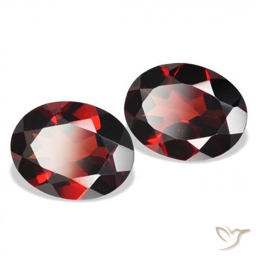 Shop natural 3.95ct Rouge foncé Grenat almandin gems, ovale, from Mozambique at GemSelect. In stock, global shipping!