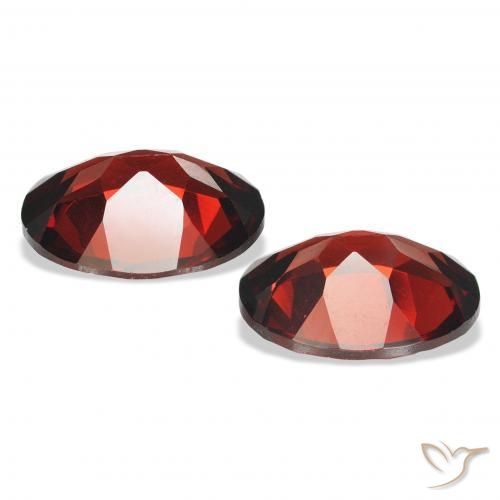Shop natural 3.95ct Rouge foncé Grenat almandin gems, ovale, from Mozambique at GemSelect. In stock, global shipping!