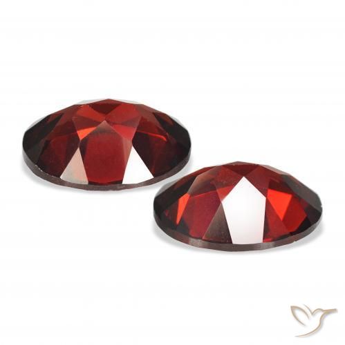 Shop natural 4.28ct Rouge sang profond Grenat almandin gems, ovale, from Mozambique at GemSelect. In stock, global shipping!