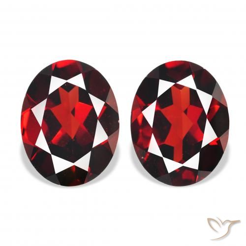 4.23ctw Naturel Rouge sang profond Grenat Almandin, ovale, VVS-VS
