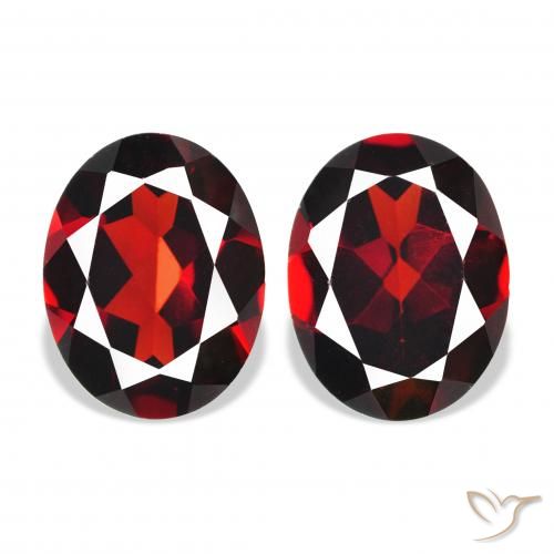 3.94ctw Naturel Rouge sang profond Grenat Almandin, ovale, VVS-VS