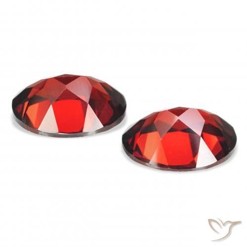 Shop natural 4.41ct Rouge sang profond Grenat Almandin gems, ovale, from Mozambique at GemSelect. In stock, global shipping!