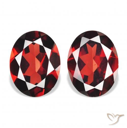 3.85ctw Naturel Rouge sang profond Grenat Almandin, ovale, VVS-VS