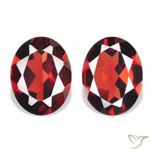 3.95ctw Naturel Rouge foncé Grenat Almandin, ovale, VVS-VS