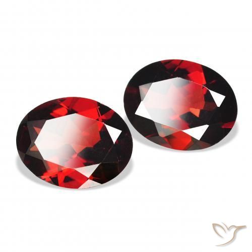Shop natural 3.81ct Rouge sang profond Grenat Almandin gems, ovale, from Mozambique at GemSelect. In stock, global shipping!