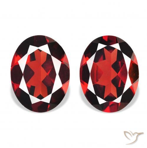 3.98ctw Naturel Rouge sang profond Grenat Almandin, ovale, VVS-VS