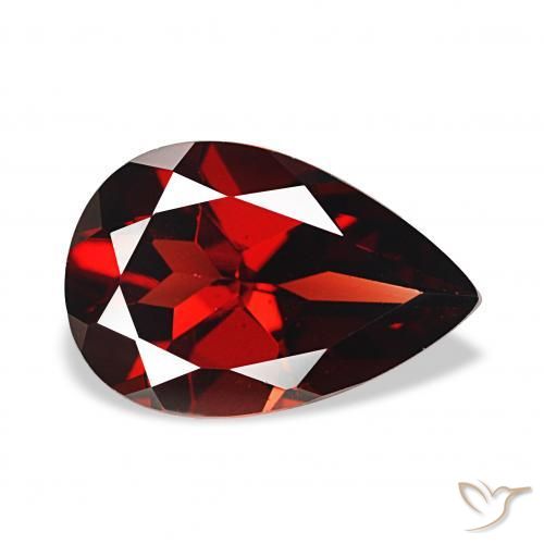 Grenat Almandin Rouge foncé naturelle En forme de poire, 3.66 ct, VVS-VS
