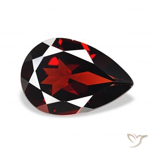 Grenat Almandin Rouge foncé naturelle En forme de poire, 3.22 ct, VVS-VS
