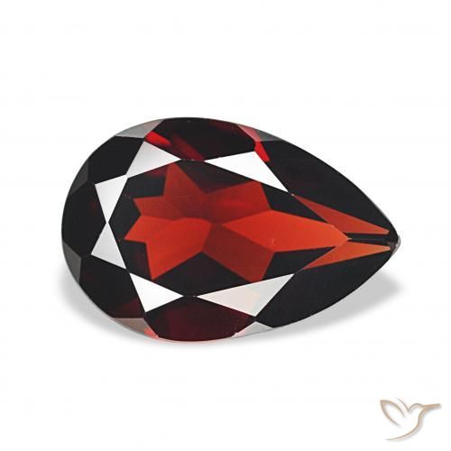 Grenat Almandin Rouge foncé naturelle En forme de poire, 3.22 ct, VVS-VS
