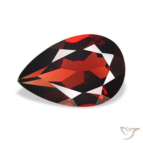 Grenat Almandin Rouge sang profond naturelle En forme de poire, 3.20 ct, VVS-VS