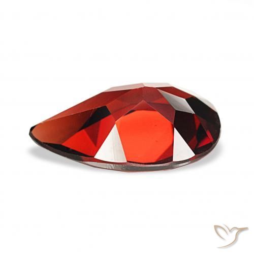 Grenat Almandin Rouge sang profond naturelle En forme de poire, 3.20 ct, VVS-VS