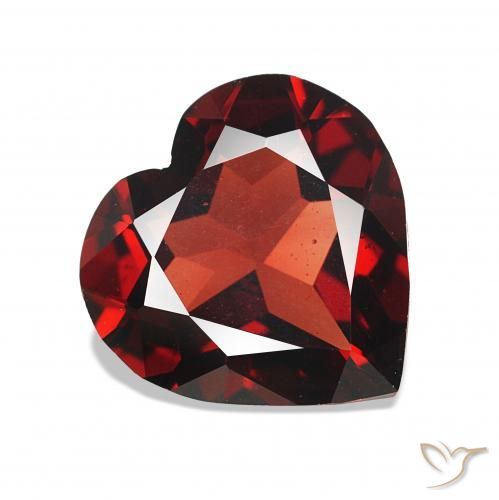 Grenat Almandin Rouge foncé naturelle Cœur, 1.55 ct, VVS-VS
