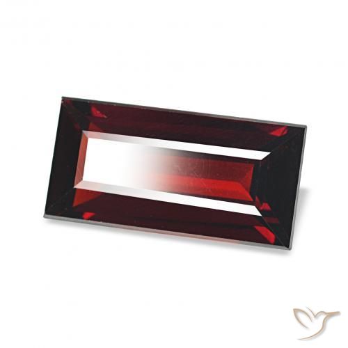 Grenat Almandin Rouge foncé naturelle Baquette, 1.59 ct, VVS