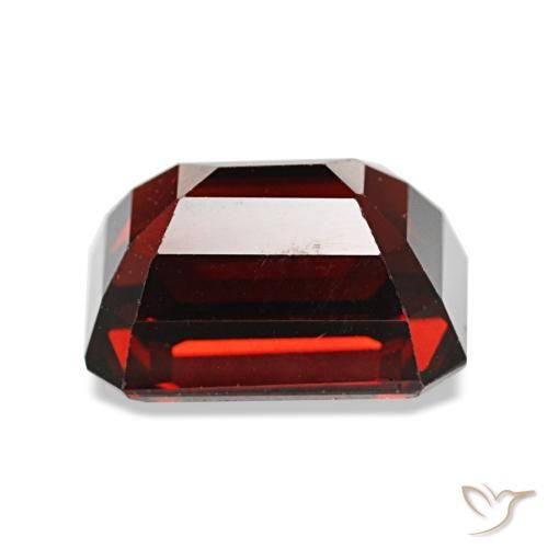 Grenat almandin rouge naturelle taille émeraude, 3,32 ct, VS