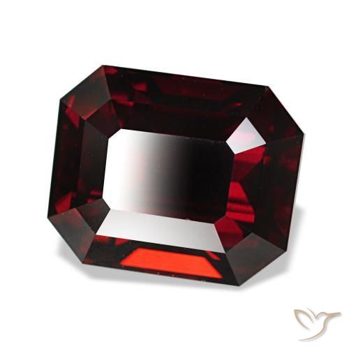 Grenat almandin rouge naturelle taille émeraude, 4,68 ct, VVS