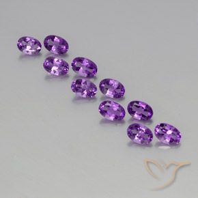 Achetez naturel 4.08ct Pourpre violacé moyen-foncé Améthyste gems, Coupe ovale, En provenance Brésil chez GemSelect. En stock, livraison internationale!