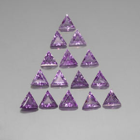 Achetez naturel 8.21ct Violet rosâtre moyen Améthyste gems, Trillion, En provenance Brésil chez GemSelect. En stock, livraison internationale!