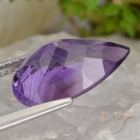 Améthyste Violet moyen naturelle En forme de poire, 4.52 ct, VVS-VS