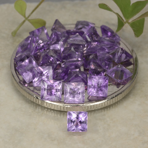 Achetez naturel 3,84ct violet moyen améthyste gems, carré, en provenance brésil chez gemselect. en stock, livraison internationale!