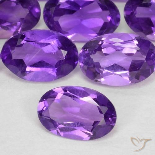 Améthyste Violet vif naturelle ovale, 0.40 ct, VS