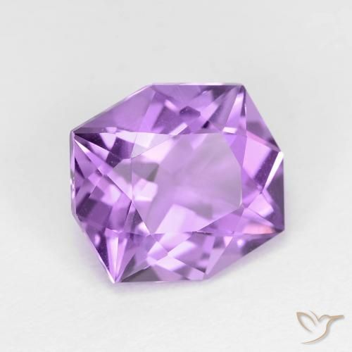 Améthyste Pourpre violacé moyen naturelle Fantaisie, 3.50 ct, VVS