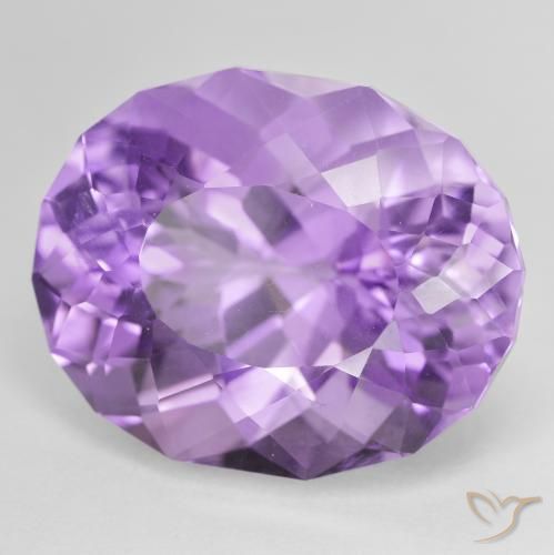 Améthyste Violet moyen naturelle ovale, 28.91 ct, VVS-VS