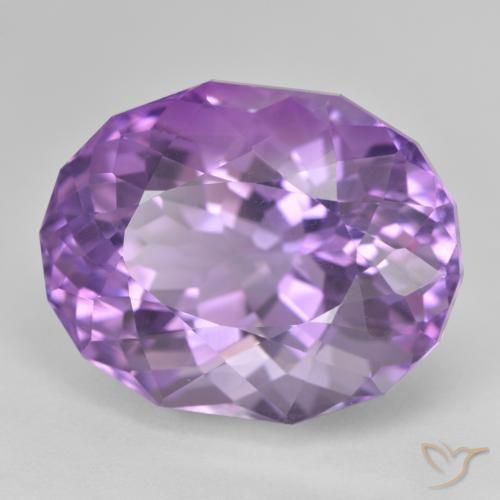 Améthyste Light-Medium Violet naturelle ovale, 31.42 ct, VVS