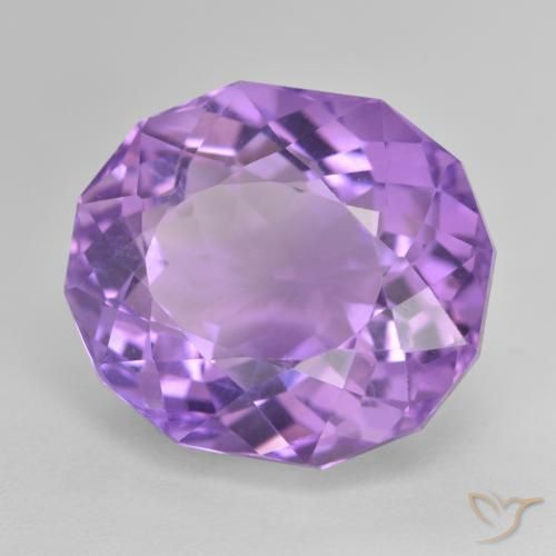 Améthyste Violet moyen naturelle ovale, 17.75 ct, VVS-VS