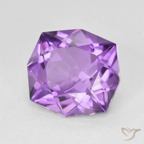 Améthyste Violet moyen naturelle Fantaisie, 4.77 ct, VVS-VS