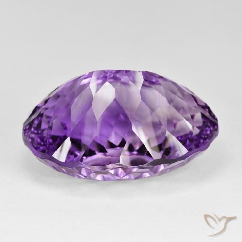 Améthyste Violet moyen naturelle ovale, 65.58 ct, VVS