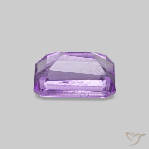 Améthyste Violet moyen naturelle Taille émeraude, 0.64 ct, VS