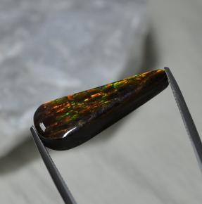 Ammolite Multicolore naturelle En forme de poire, 10.29 ct, Opaque