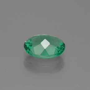 Apatite vert naturelle coupe ovale, 1,35 ct, VS