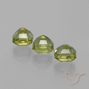 Shop natural 4.15ct Vert chaud et terreux Apatite gems, Octogone / coupe Émeraude, from Madagascar at GemSelect. In stock, global shipping!