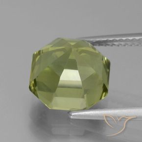Apatite Vert forêt léger naturelle Octogone / coupe Émeraude, 5.75 ct, VVS-VS