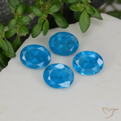 1.61ctw Naturel Bleu moyen Apatite, ovale, VS-SI