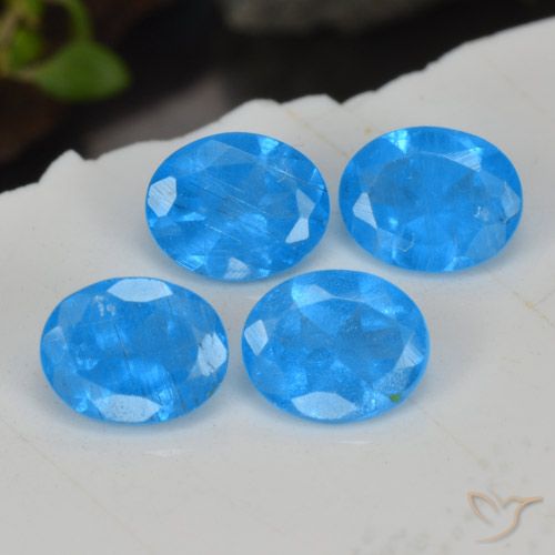 1.48ctw Naturel Bleu intense Apatite, ovale, VS-SI