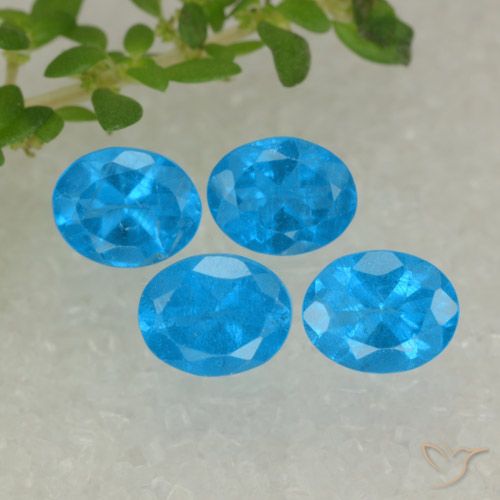 1.57ctw Naturel Azur profond Apatite, ovale, VS-SI