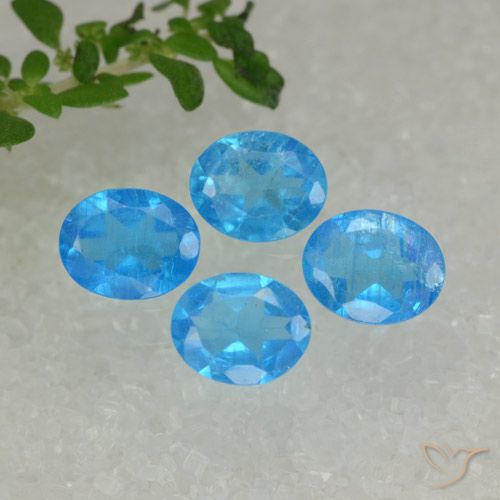 1.32ctw Naturel Bleu moyen Apatite, ovale, VS-SI