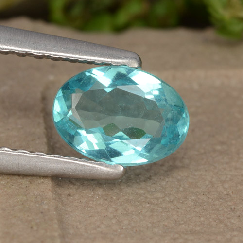 Apatite turquoise naturelle coupe ovale, 0,72 ct, VS