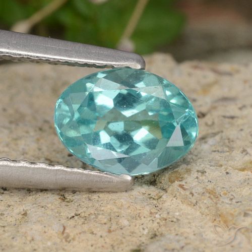 Apatite Vert bleuâtre naturelle Coupe ovale, 0.80 ct, VS